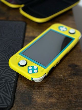 Nintendo Switch Lite + funda