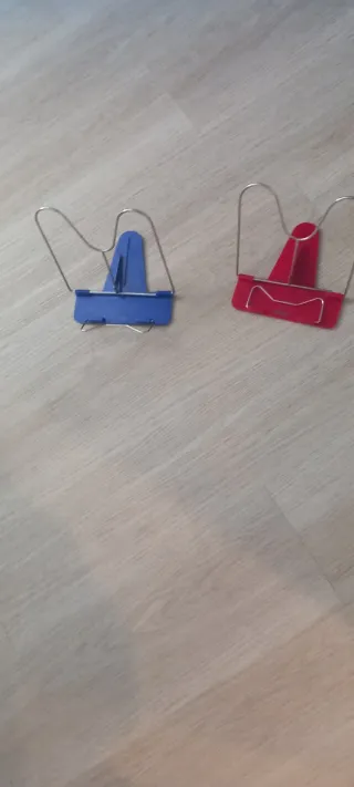 2 Atriles para libros (azul y rojo)