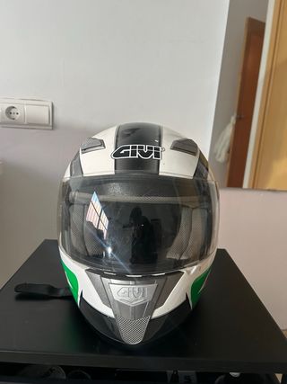 Casco GIVI blanco y verde