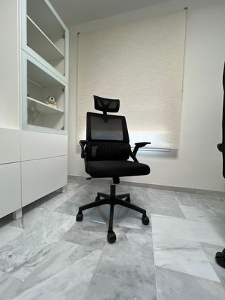 Silla de oficina ergonómica negra