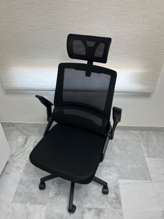 Silla de oficina ergonómica negra