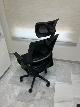 Silla de oficina ergonómica negra