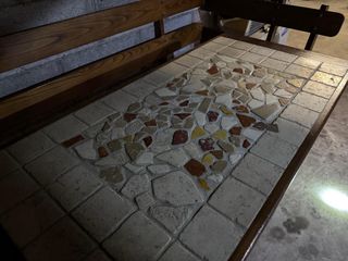 Tavolo e panca in legno massello intarsiato