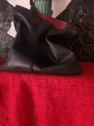 Bolso de Piel Genuina Negro y Rojo