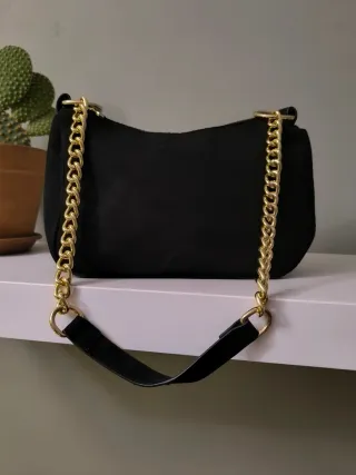 Borsetta a spalla con catena dorata