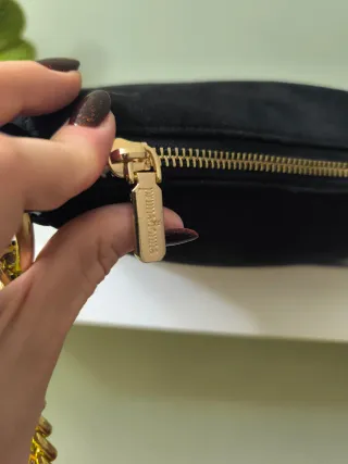 Borsetta a spalla con catena dorata