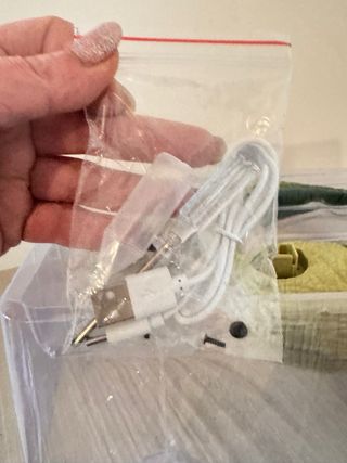 Dinosauro interattivo con spruzzo e luci