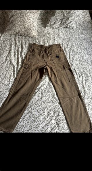 Pantalones cargo Pull and Bear marrones