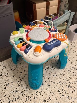 Mesa de actividades musical para bebés