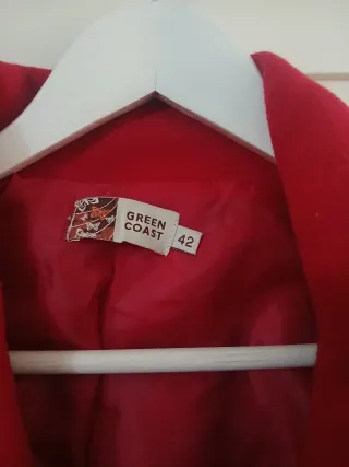 Abrigo rojo doble botonadura