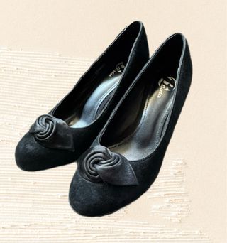 Black heels with rose suede leather round toe siz