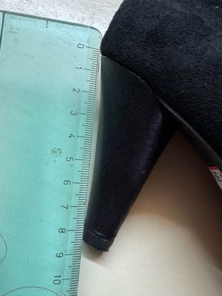 Black heels with rose suede leather round toe siz