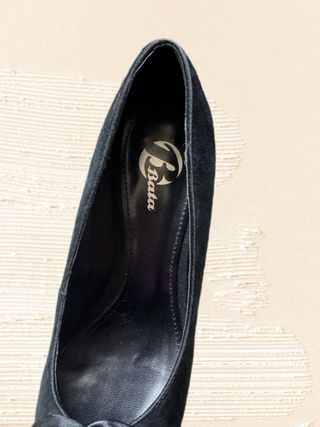 Black heels with rose suede leather round toe siz