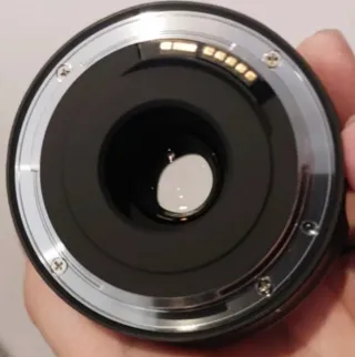 Objetivo Tamron 10-24 para Canon, en su caja.