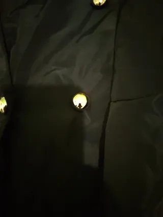 Gabardina de lluvia mujer negra