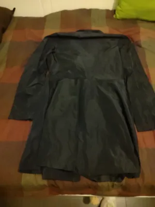 Gabardina de lluvia mujer negra