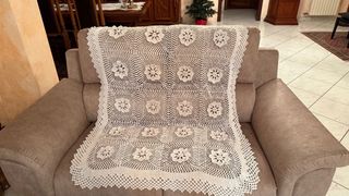 Centrino uncinetto fatto a mano misure 1.15*1.25