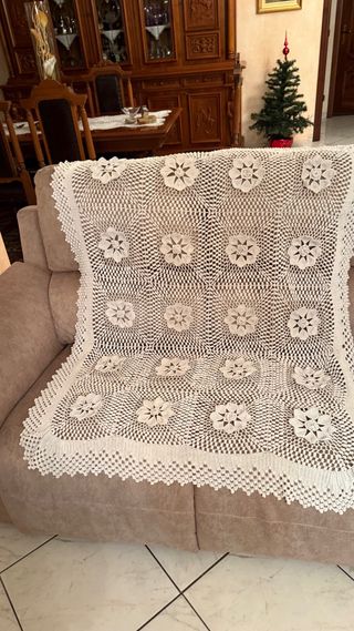 Centrino uncinetto fatto a mano misure 1.15*1.25