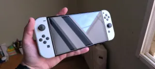 Nintendo Switch OLED con accessori