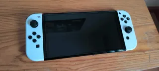Nintendo Switch OLED con accessori