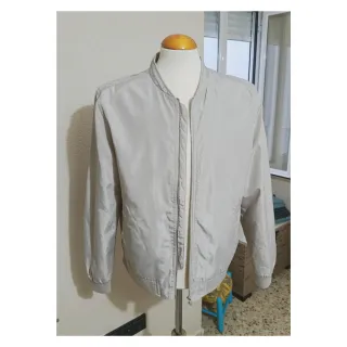 Cazadora bomber beige