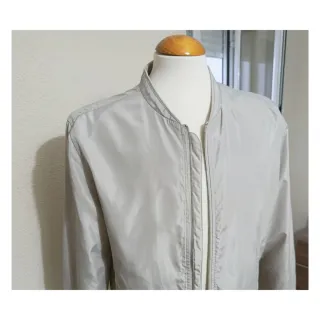 Cazadora bomber beige