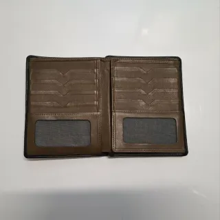 Cartera Pielnoble Piel Negra y Marrón