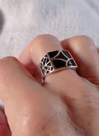 Anillo diseño geométrico con calados.