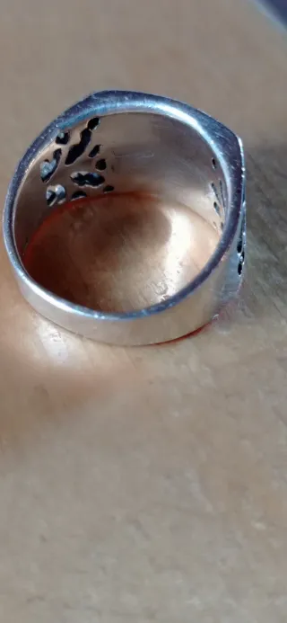 Anillo diseño geométrico con calados.