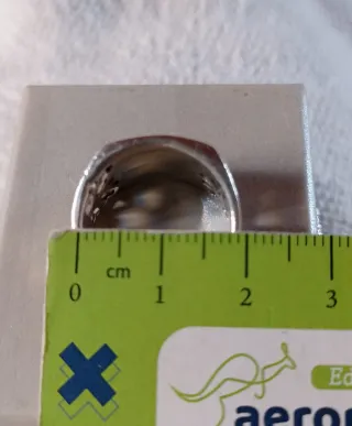 Anillo diseño geométrico con calados.