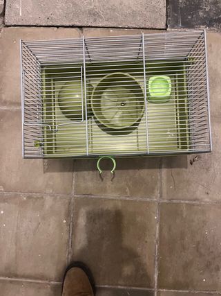 Jaula para hámster verde y plateada