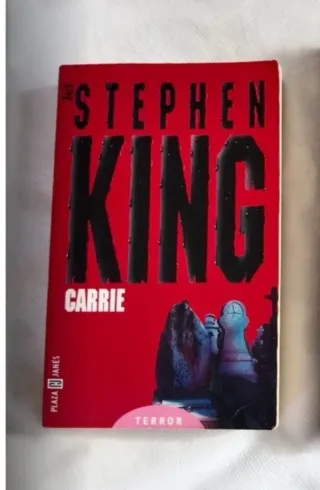 Libro de Stephen king "Carrie".