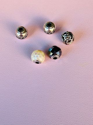 5 Charms Pandora Esencia Plata