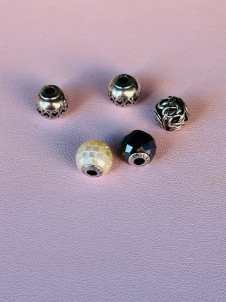 5 Charms Pandora Esencia Plata
