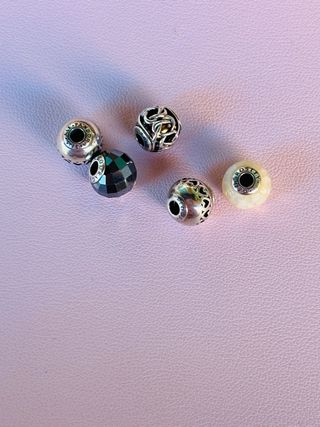 5 Charms Pandora Esencia Plata