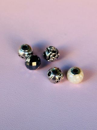 5 Charms Pandora Esencia Plata