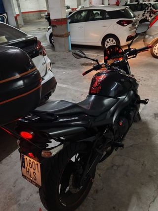 Suzuki GSR 600 Negra