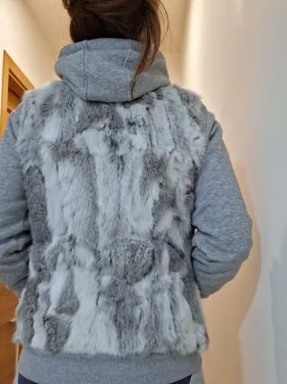 Chaleco Piel Gris y Blanco