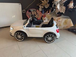 Coche eléctrico infantil Mercedes AMG
