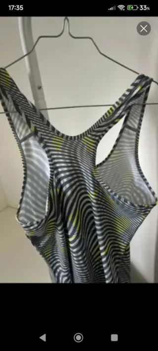 Camiseta Nike tirantes gris y amarillo flúor