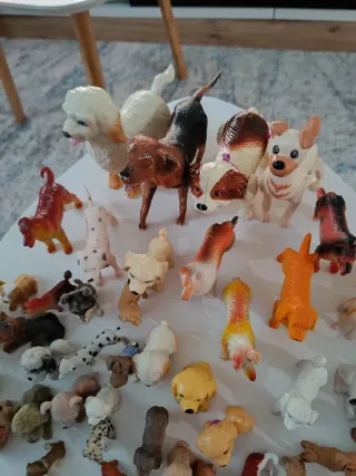 Lote 50 figuras perros variados