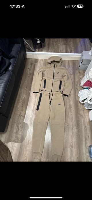 Conjunto Nike Tech Fleece Beige