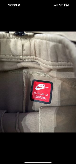 Conjunto Nike Tech Fleece Beige
