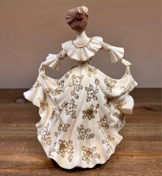 Trío de damas victorianas de “Leonardo Collection”