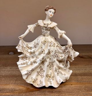 Trío de damas victorianas de “Leonardo Collection”