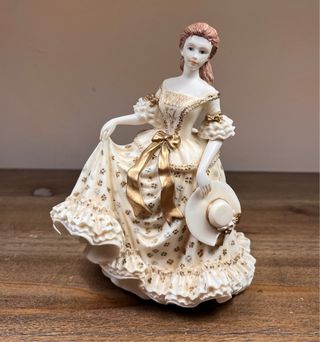 Trío de damas victorianas de “Leonardo Collection”