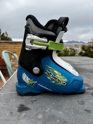 Esquís infantiles Ben 10 87cm + Botas