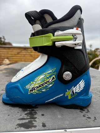 Esquís infantiles Ben 10 87cm + Botas