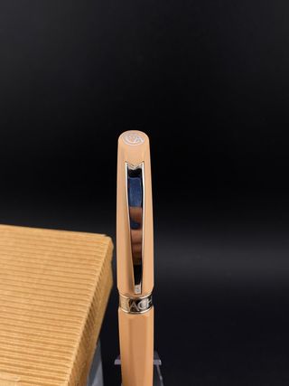 Bolígrafo Caran d'Ache Dune Beige