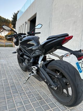 Triumph Street Triple S Negra 2018